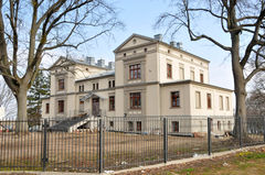 Pałac w Warlitach Małych. Fot. Napoleon, 2011 r. Źródło: www.polskiezabytki.pl [21.09.2026]