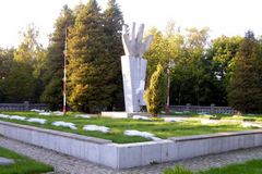 Komorniki - pomnik ofiar nazizmu.