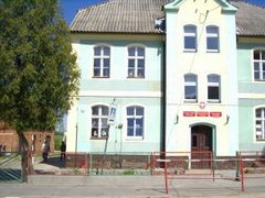 Budynek szkolny, źródło: www.radzieje.lap.pl, 21.12.2013.
