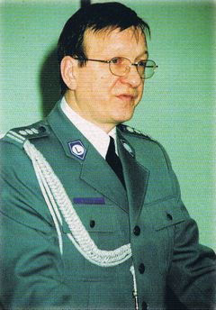 Ryszard Drożdż Źródło: 50 lecie oficerskiego szkolnictwa policyjnego w Szczytnie, red. M. Goettel, A. Misiuk, Szczytno 2004 r.