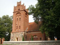 Kościół w Rogiedlach. Źródło: Wikimedia Commons