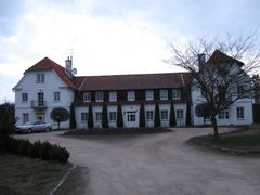 Dwór w Wojciechach. Stan obecny. Fot. Lotek70. Źródło: Commons Wikimedia [12.11.2013]