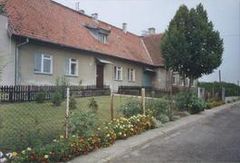 Budynek dawnej szkoły w Tomaszkowie. Źródło: www.nk.pl [11.04.2014]