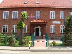 Budynek szkoły. Źródło: www.spukta.cba.pl