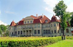 Biała Olecka. Pałac. Fot. Marek i Ewa Wojciechowscy. Źródło: File:Biala Olecka 01.jpg – Wikimedia Commons [08.09.2026]