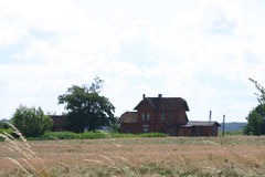 Parcz. Budynek dworca kolejowego. Fot. Ralf Lotys. Źródło: Category:Parcz – Wikimedia Commons [05.09.2026]