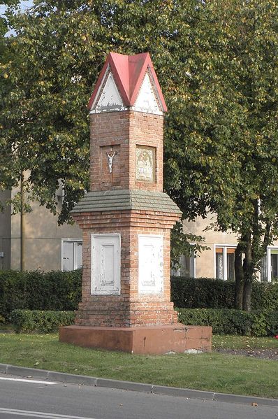 Plik:Kapliczka ul. Niepodległości.jpg