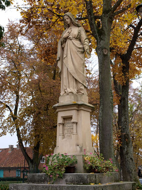 Figura maryjna w Klebarku Wielkim. Fot. Stanisław Kuprjaniuk