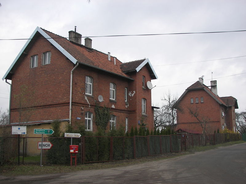 Plik:Gutkowo stacja kolejowa.jpg