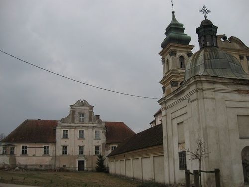 Dawny dom księży emerytów w Krośnie, obecnie plebania. Fot. Lotek70. Źródło: Wikimedia Commons [26.09.2014]
