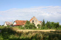 Krymławki. Przedwojenna wiejska zabudowa. Fot. Ralf Lotys. Źródło: File:2009-07 Krymławki.jpg – Wikimedia Commons [03.09.2026]