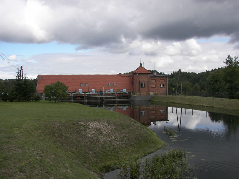 Plik:Hydroelektrownia w Pierzchałach 1.jpg