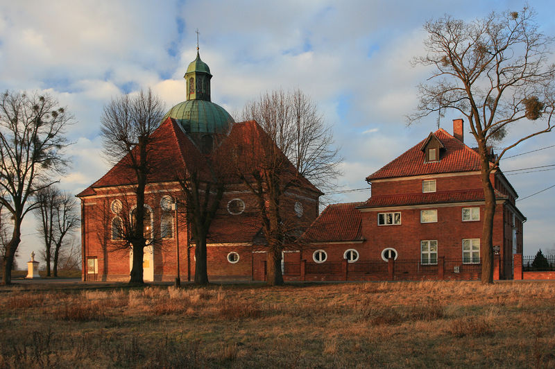 Plik:Braniewo kościół św. Krzyża.JPG