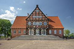 Zwierzno - budynek szkoły. Autor: Sławomir Milejski. Źródło: File:SM Zwierzno szkoła (1) ID 645005.jpg – Wikimedia Commons [24.08.2026]