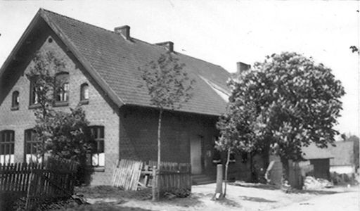 Szkoła w Sągnitach w latach 30. XX wieku.
