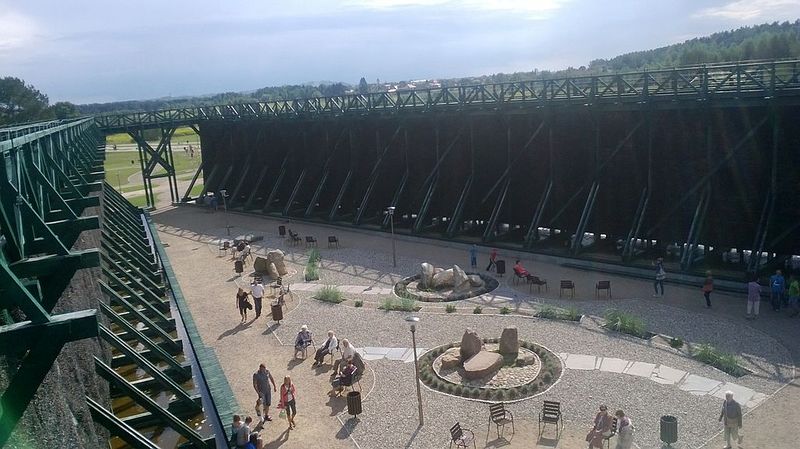 Plik:Tężnie w Gołdapi 05.jpg